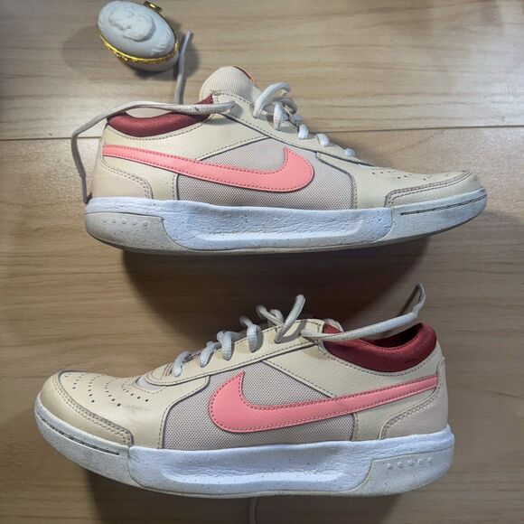 NikeCourt Zoom Lite 3 Tennis Shoes in Pearl White Bleached Coral - Picture 1 of 8